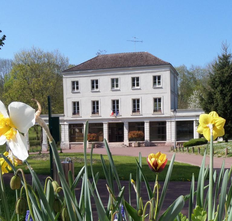 Facae de la Mairie sous le soleil